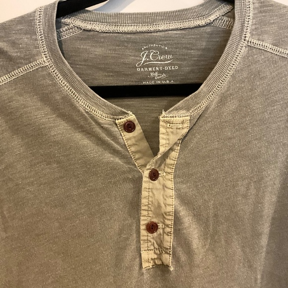 J Crew Men’s Henley Tee Long Sleeve Army Green Garment Dyed Cotton Medium M T - Picture 3 of 10